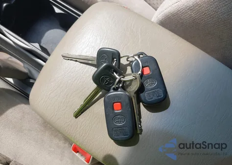 2004 Toyota Camry Le z USA, uszkodzony, nr VIN 4T1BE32K04U320925